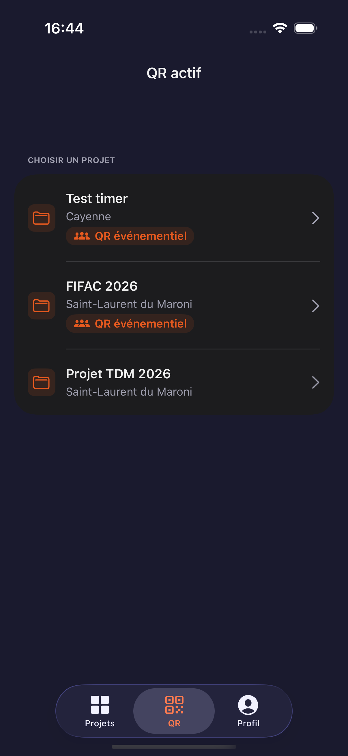El firmante firma en su teléfono